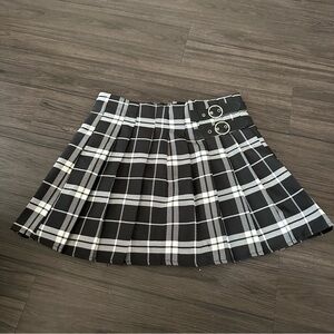 Forever 21 Plaid Pleated Mini Skirt w/ Buckle Detail – Size L